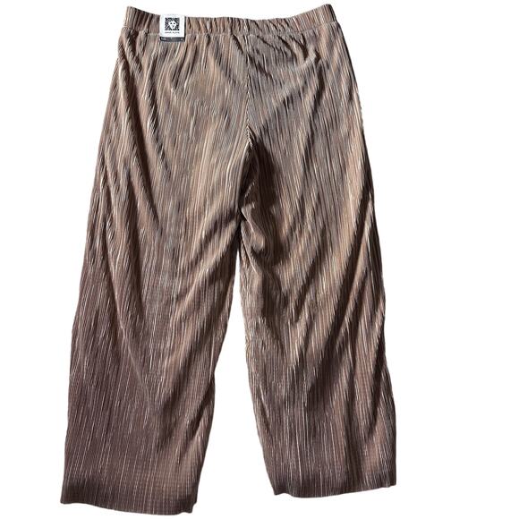 Womens wide crop pants Tan size Large pleated silky Minimalist preppy NWT - Picture 2 of 8